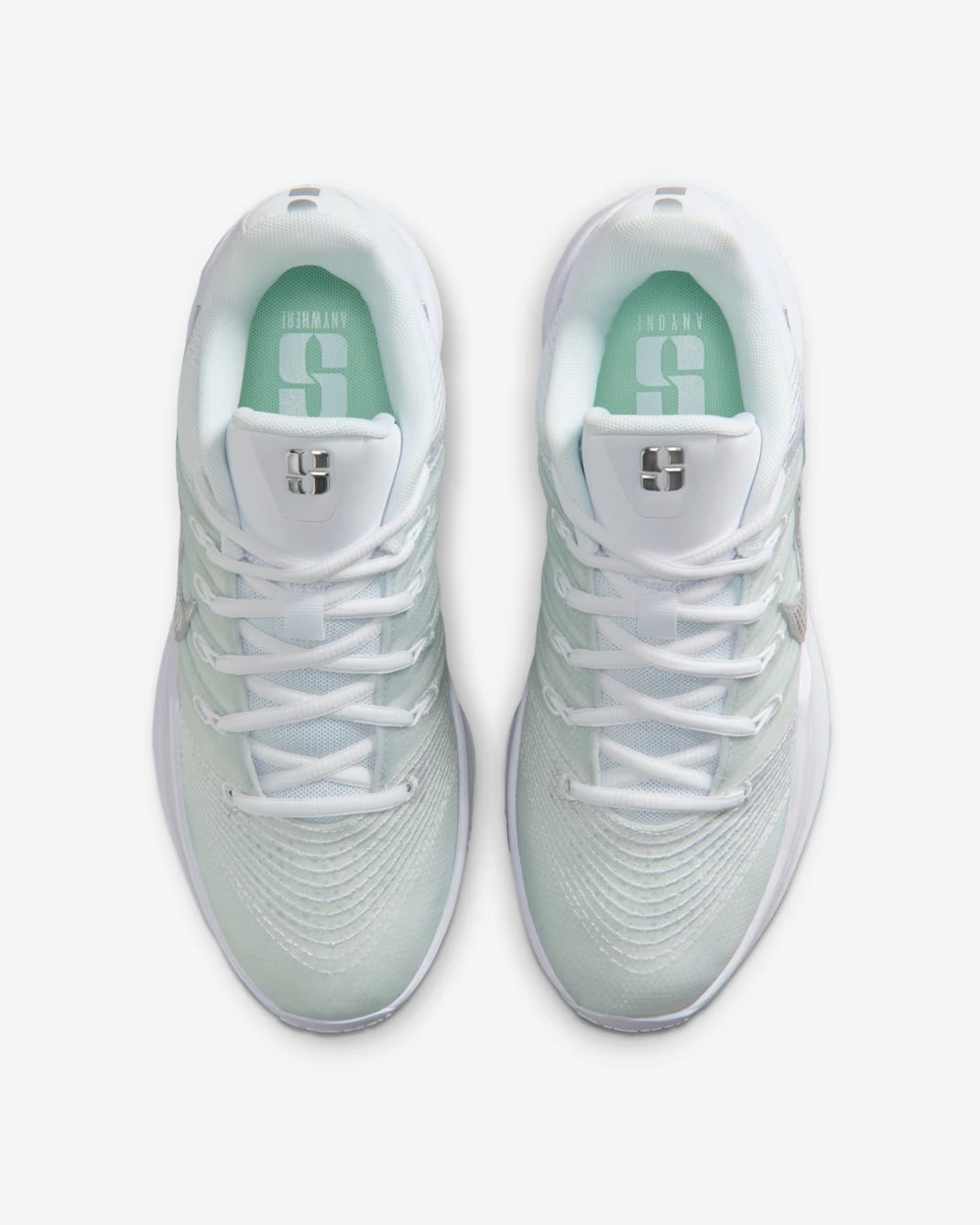 Nike Vomero 18 angle view